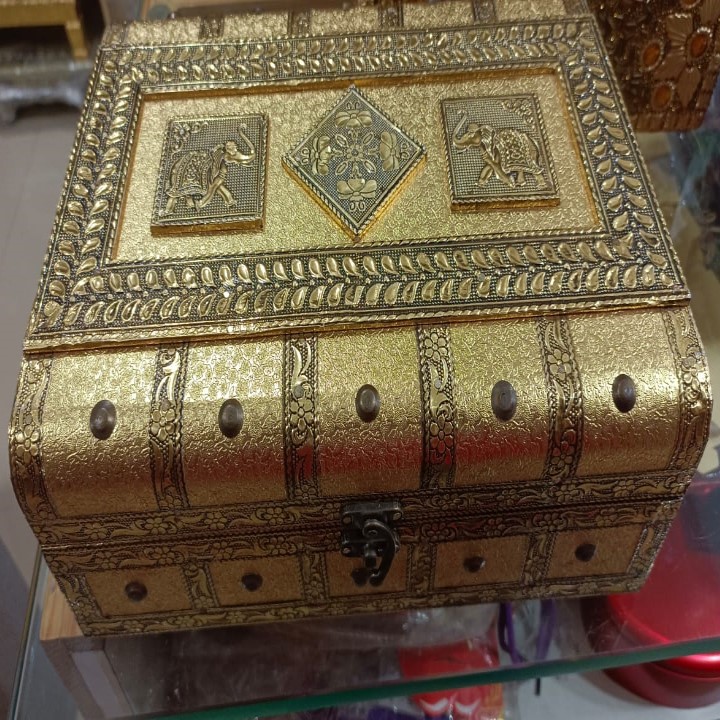 Best Quality Golden Handicraft Jewellery Box supplier